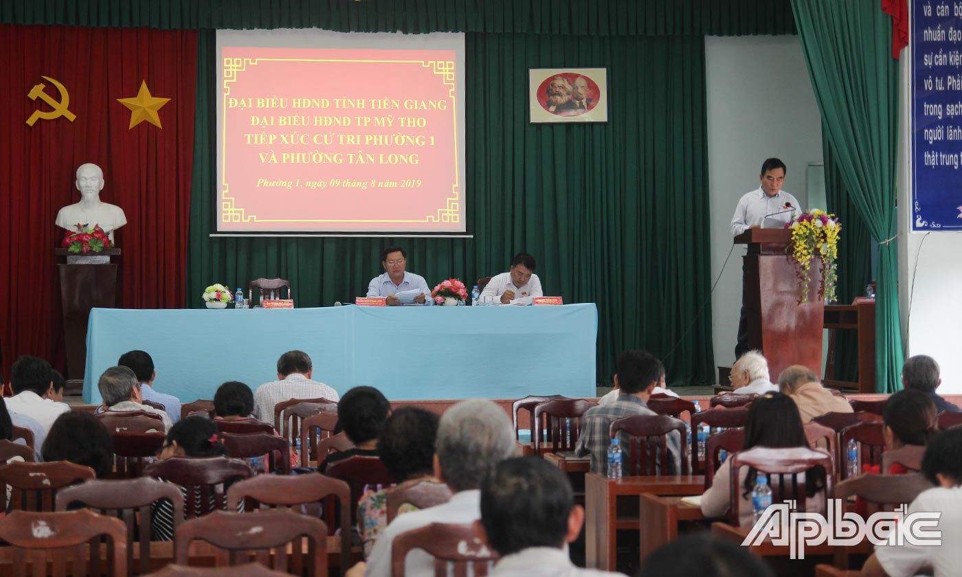 Đại diện đại biểu HĐND tỉnh thông tin một số nội dung cơ bản của Kỳ họp thứ 9, HĐND tỉnh khoá IX. 