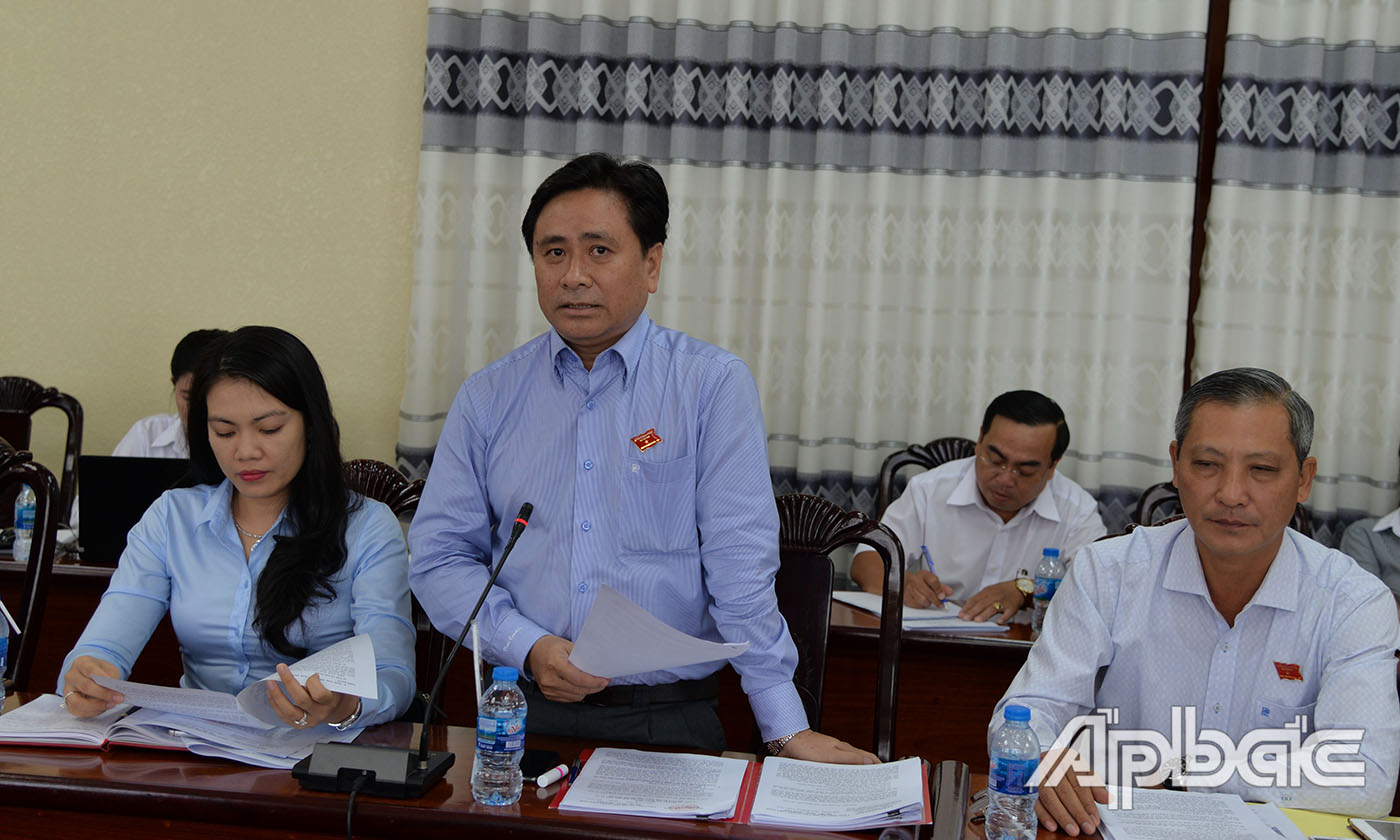 Đồng chí Trần Văn Dũng phát biểu tại phiên thảo luận tổ kỳ họp thứ 9 - HĐND tỉnh khoá IX