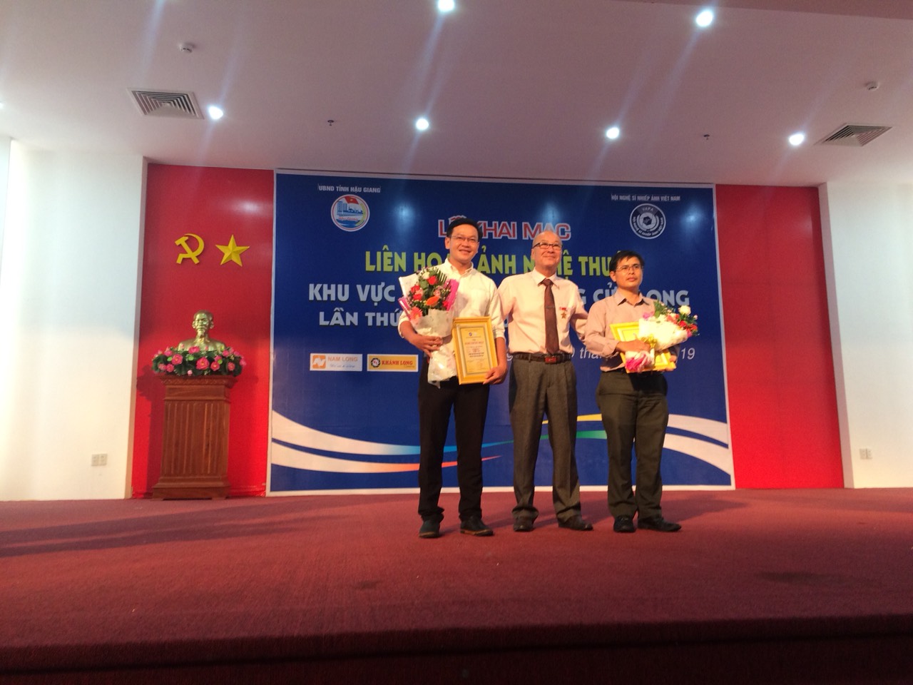 Author Nguyen Minh Nguyen (left cover) received the Festival's consolation prize.