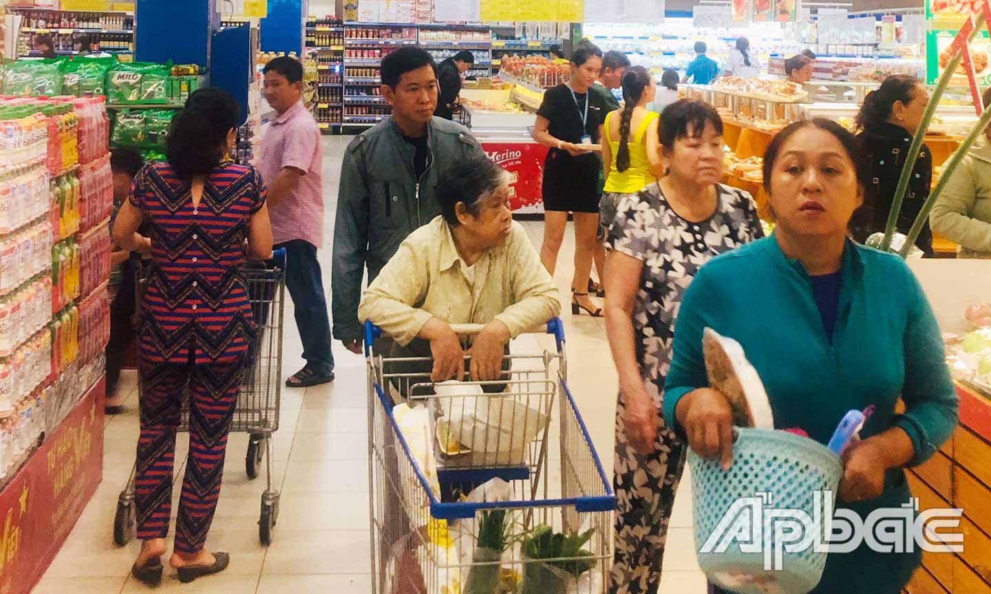 Chương trình Tự hào hàng Việt đang được tiếp tục tổ chức tại Co.opmart   Mỹ Tho trong năm 2019.