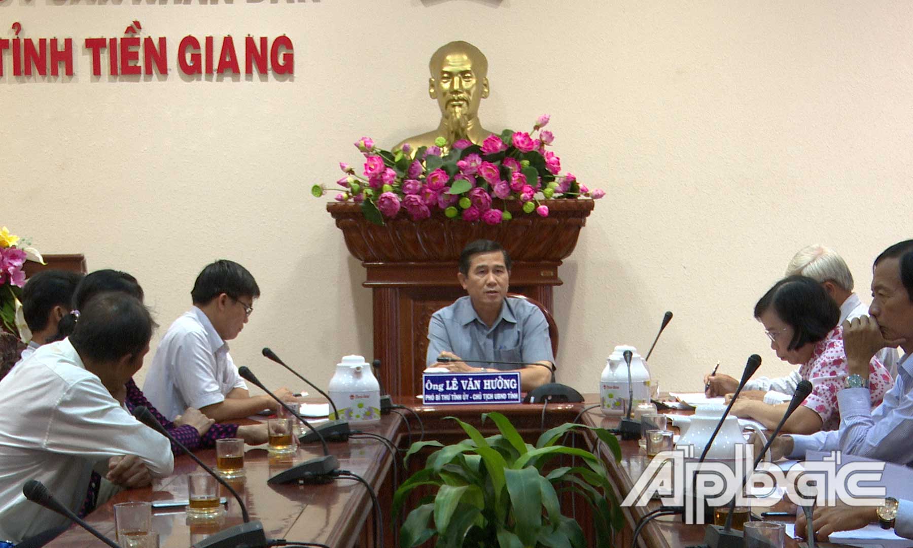 Chủ tịch UBND tỉnh Lê Văn Hưởng tiếp các hộ dân bị ảnh hưởng bởi dự án tại huyện Châu Thành.