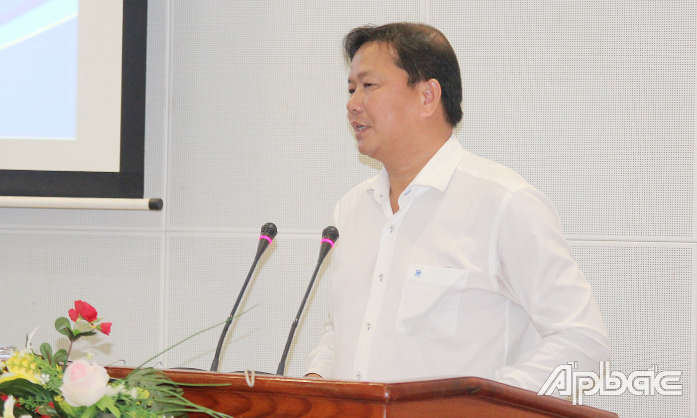 Quyền Giám đốc Sở Kế hoạch và Đầu tư Nguyễn Đình Thông phát biểu ý kiến tại buổi hội thảo.