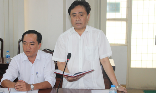 Phó Chủ tịch UBND tỉnh Trần Văn Dũng phát biểu ý kiến tại  buổi làm việc. 