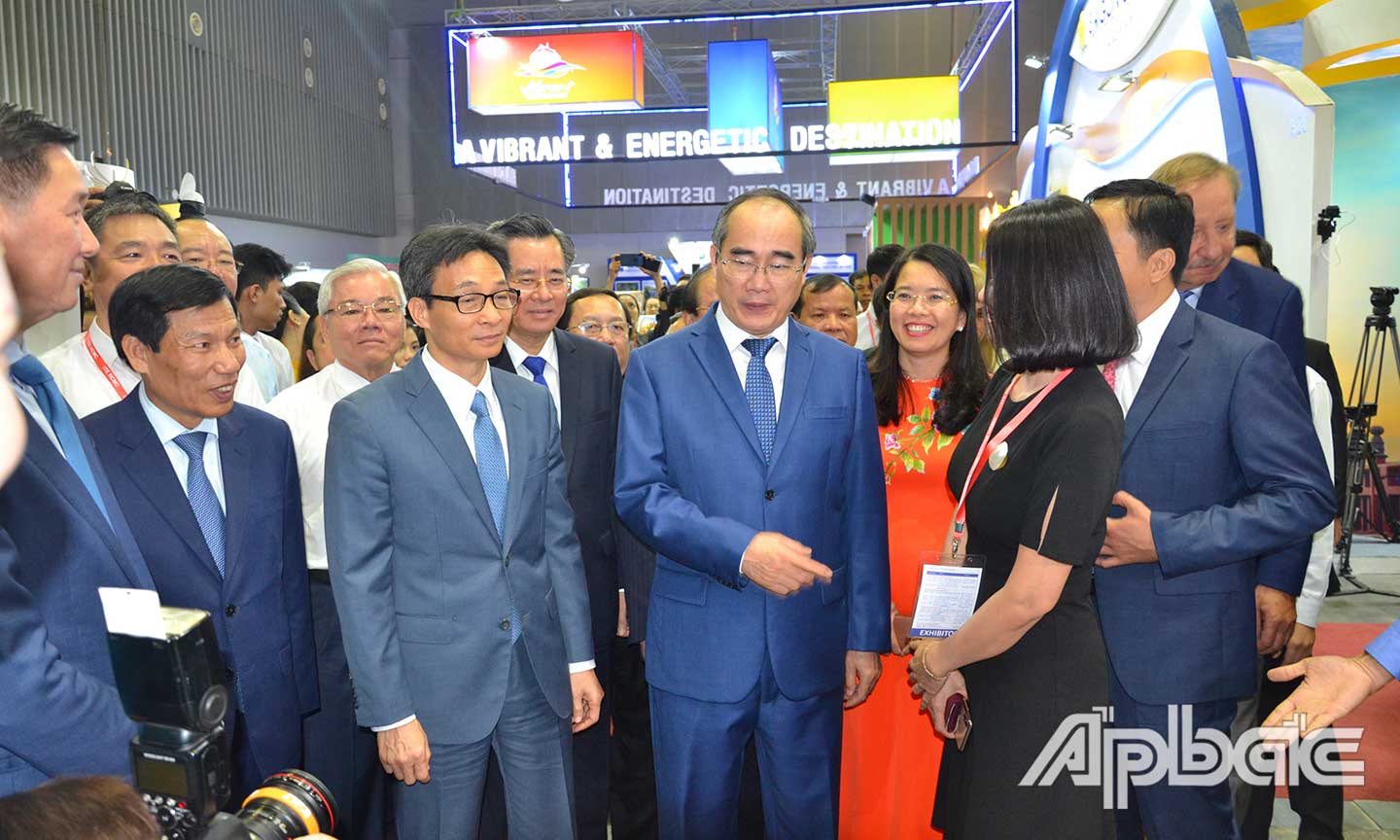 Phó Thủ tướng Chính phủ Vũ Đức Đam cùng đồng chí Nguyễn Thiện Nhân thăm các doanh nghiệp tại Hội chợ Du lịch quốc tế TP. Hồ Chí Minh 2019.