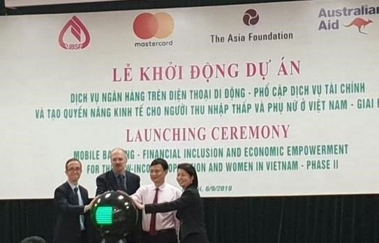 Vietnam Bank for Social Policies launch a project for low-income users and women in Vietnam (Photo: VNA)