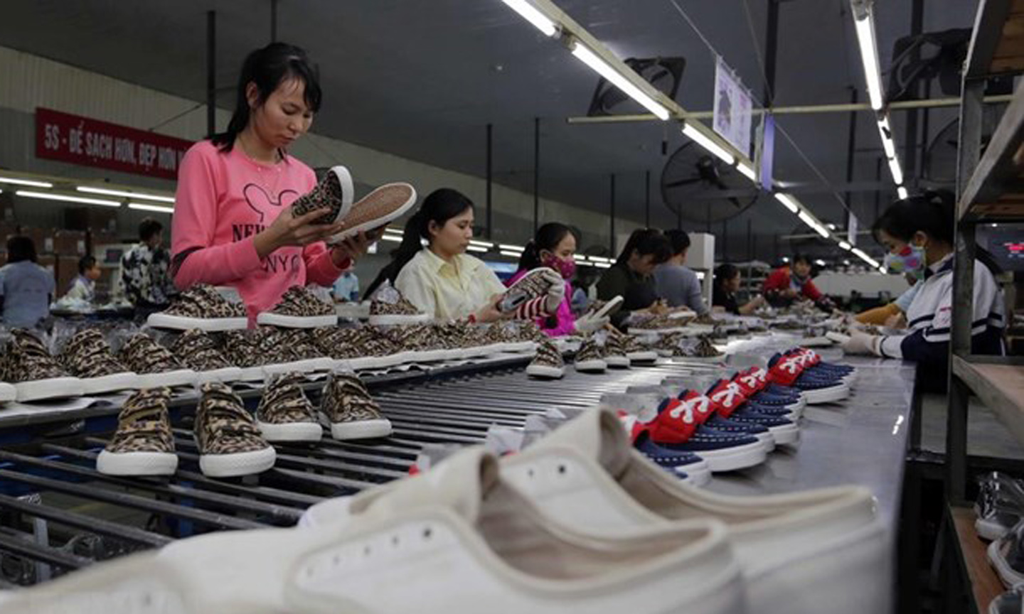 Vietnam gains nearly 14.5 billion USD in footwear and handbag exports in the first eight months of 2019 (Photo: VNA)