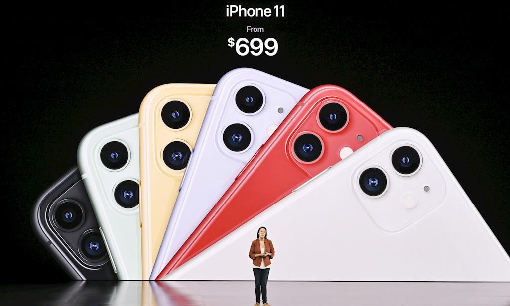 iPhone 11 có giá từ 699 USD.