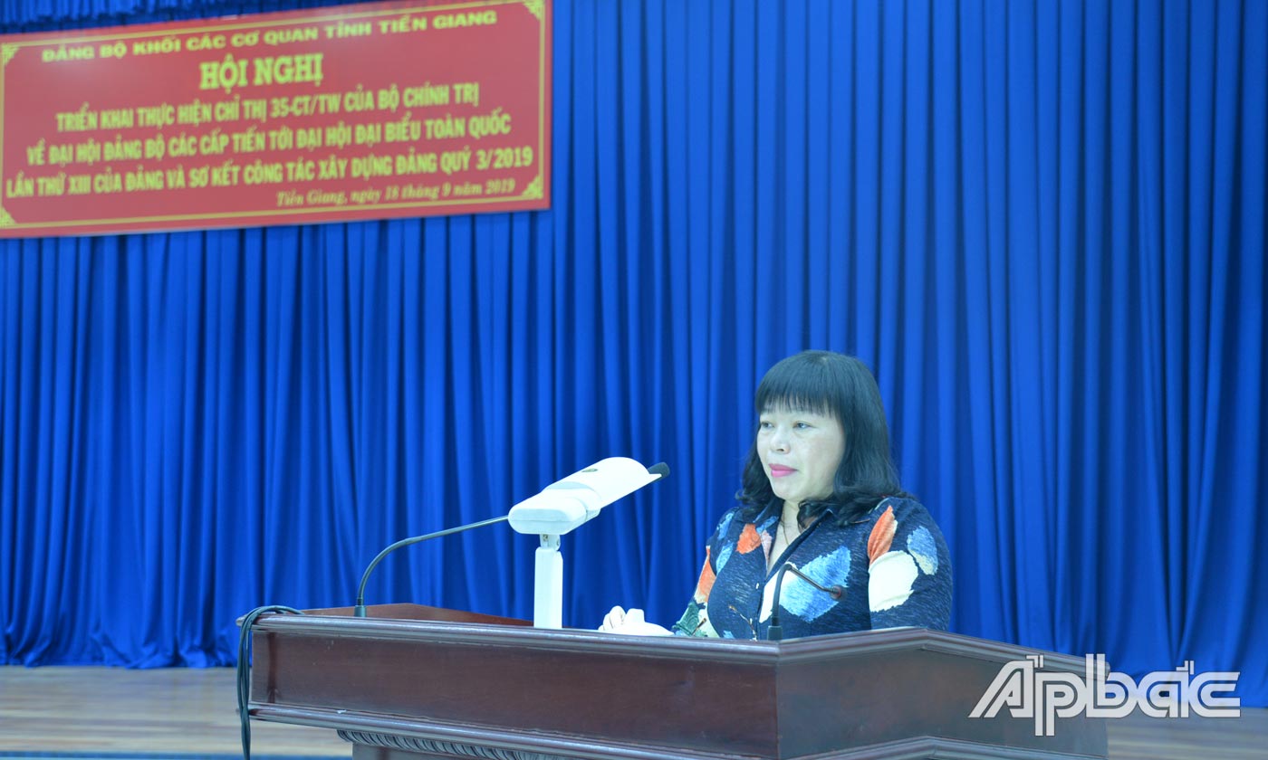 Bí thư Đảng ủy Khối các cơ quan tỉnh Thái Ngọc Bảo Trâm phát biểu tại hội nghị