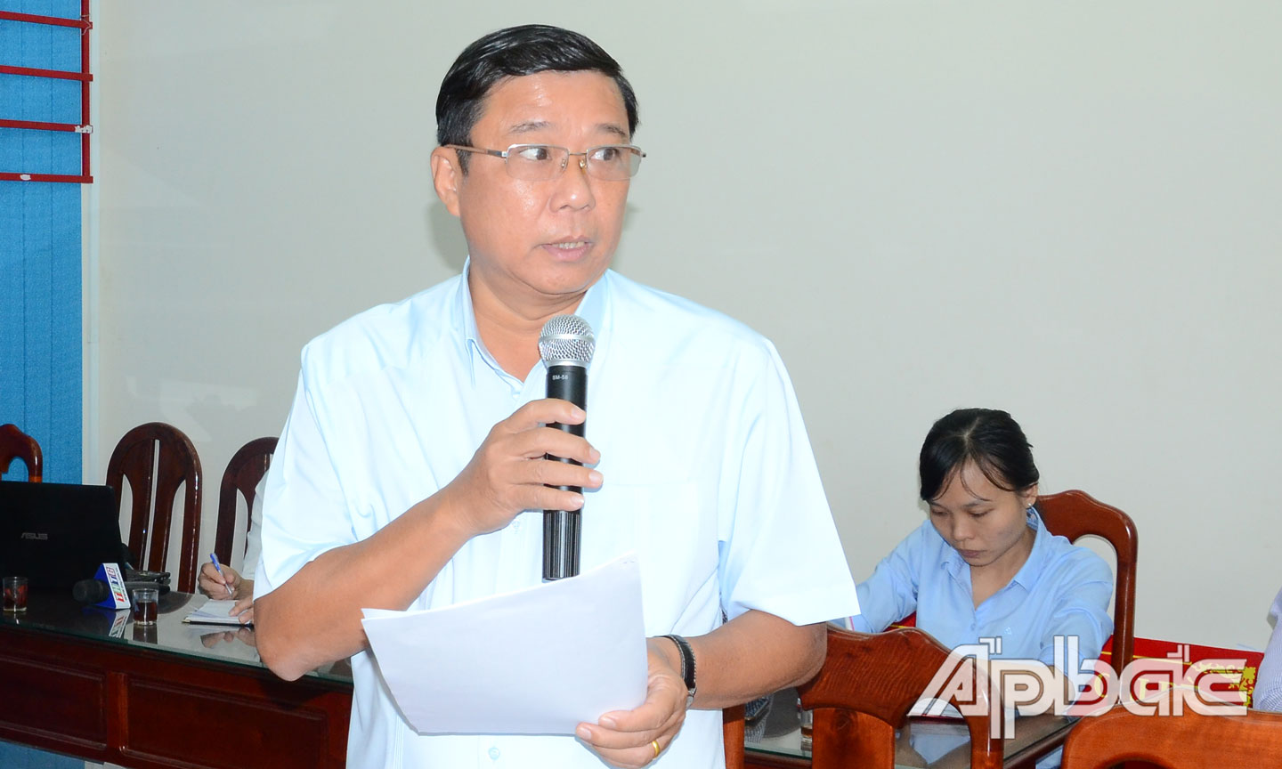 Giám đốc Sở Nội vụ Võ Tấn Hiền phát biểu tại buổi làm việc.