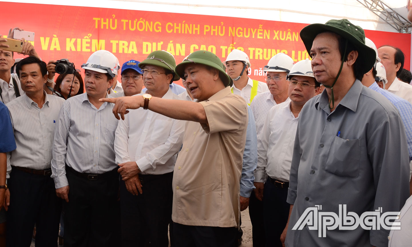 PM inspects construction progress of Trung Luong - My Thuan Expressway