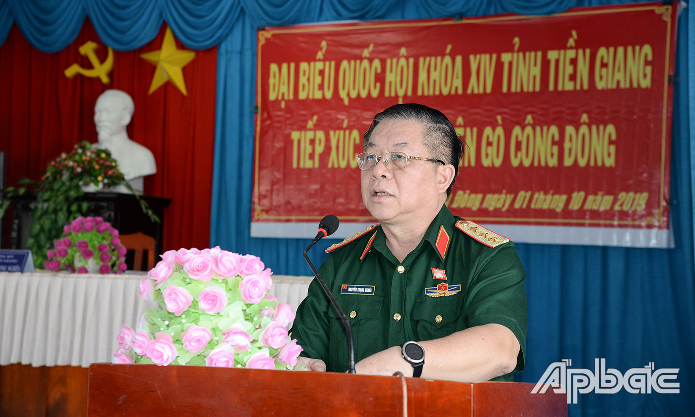 Thượng tướng Nguyễn Trọng Nghĩa, Ủy viên Ban Chấp hành Trung ương Đảng, Phó Chủ nhiệm Tổng cục Chính trị Quân đội nhân dân Việt Nam, Ủy viên Ủy ban Quốc phòng và an ninh của Quốc hội khóa XIV phát biểu ý kiến.