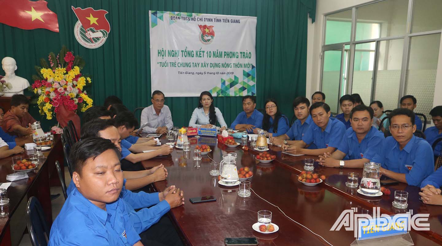 Các đại biểu tham dự hội nghị ở điểm cầu Tiền Giang.