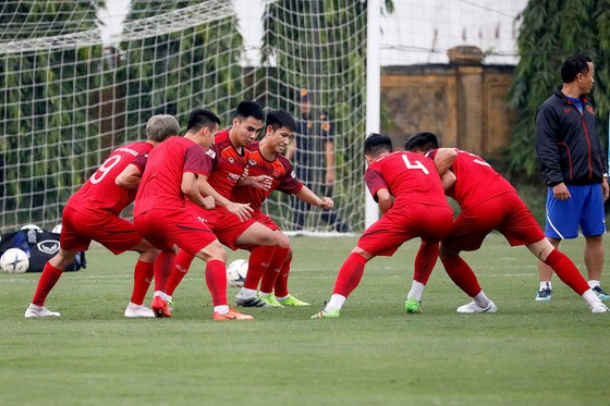 Toàn đội hăng say tập luyện chờ cuộc so tài với Malaysia