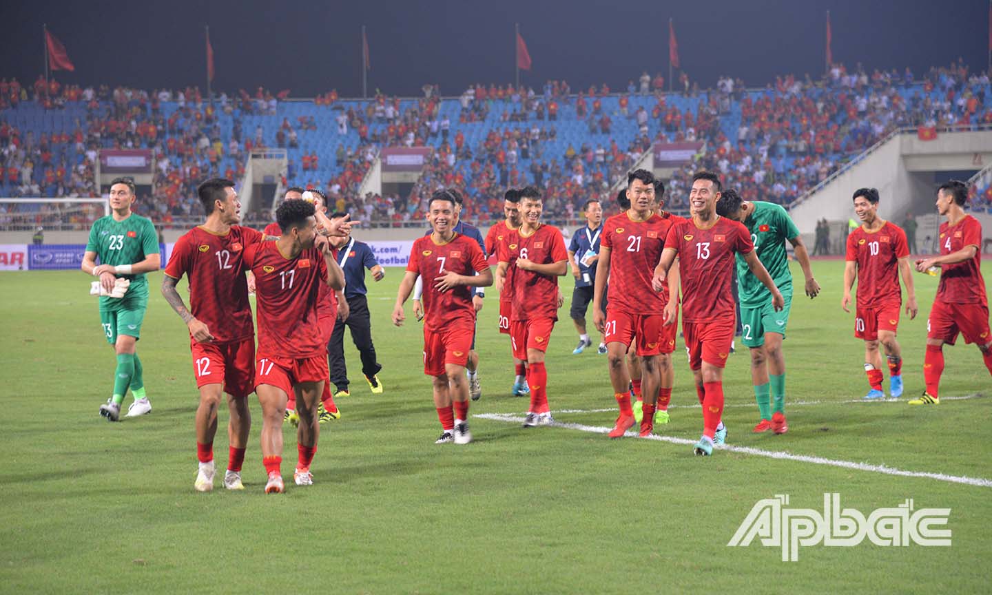 Niềm vui của các cầu thủ Việt Nam sau chiến thắng 1-0 trước Malaysia.