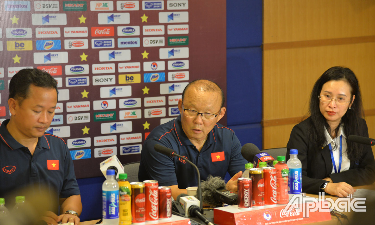 HLV Park trả lời báo chí sau chiến thắng 1-0 trước đội tuyển Malaysia.