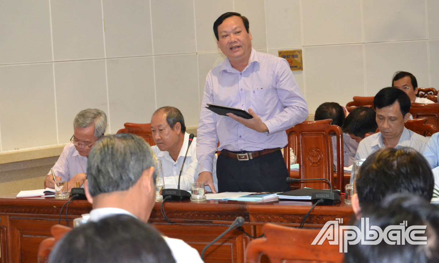 Bí thư Thị ủy Gò Công Nguyễn Hữu Lợi phát biểu tại hội nghị.