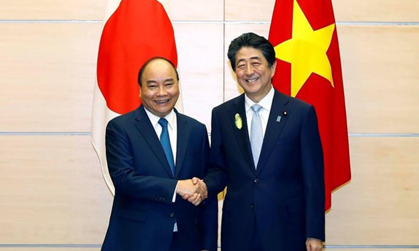 Prime Minister Nguyen Xuan Phuc (L) and Japanese PM Shinzo Abe in July 2019 (Photo: VNA)