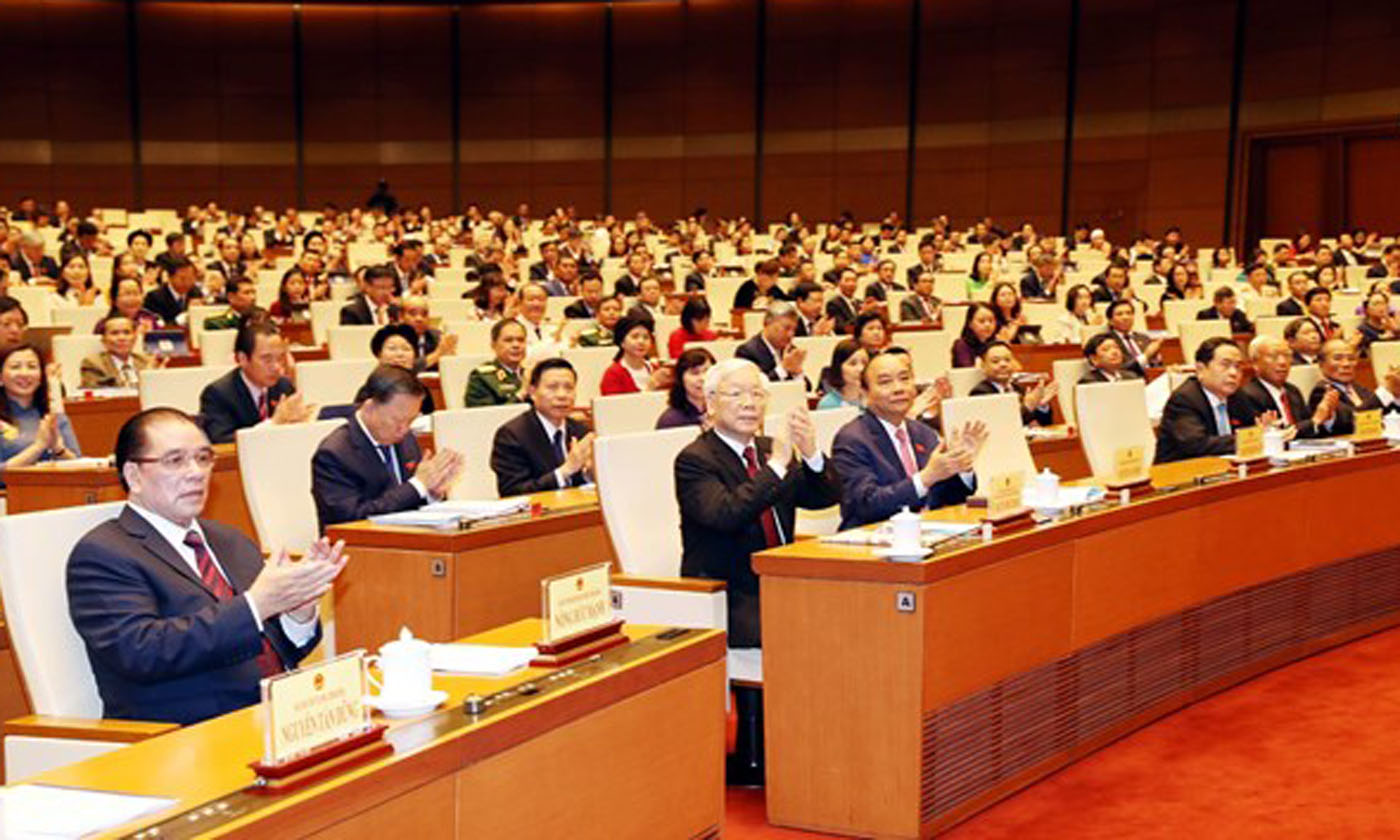 Incumbent and former leaders, and parliamentarians at the opening plenum of the NA's 8th session on October 21 (Photo: VNA)