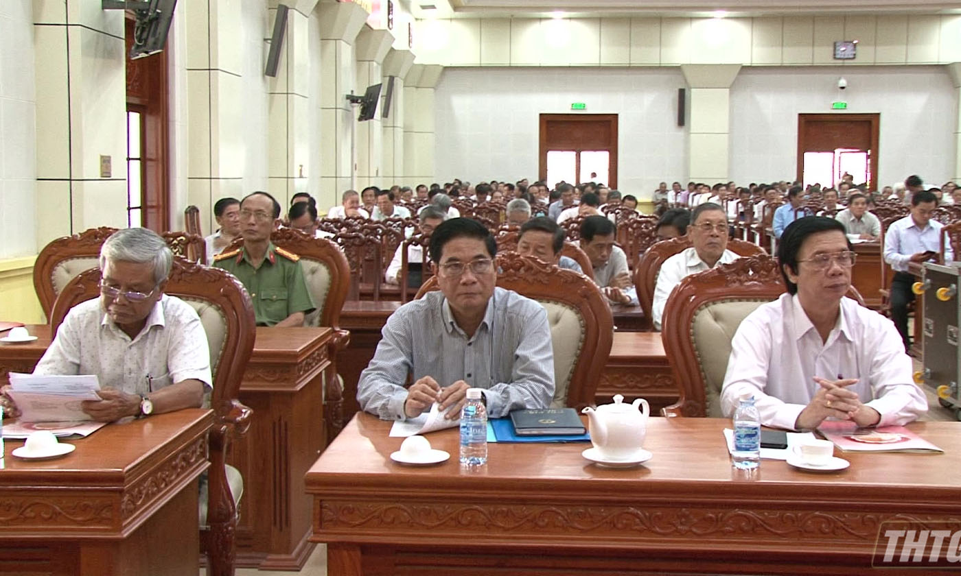 Leaders of the province attend the conference. Photo: thtg.vn