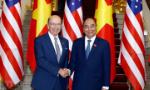 PM Nguyen Xuan Phuc receives US Secretary of Commerce