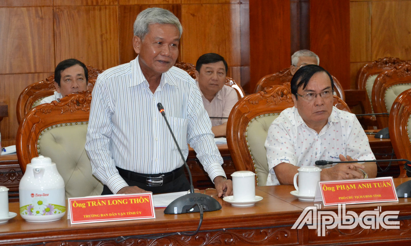 Trưởng Ban Dân vận Tỉnh ủy Trần Long Thôn phát biểu tại buổi làm việc.