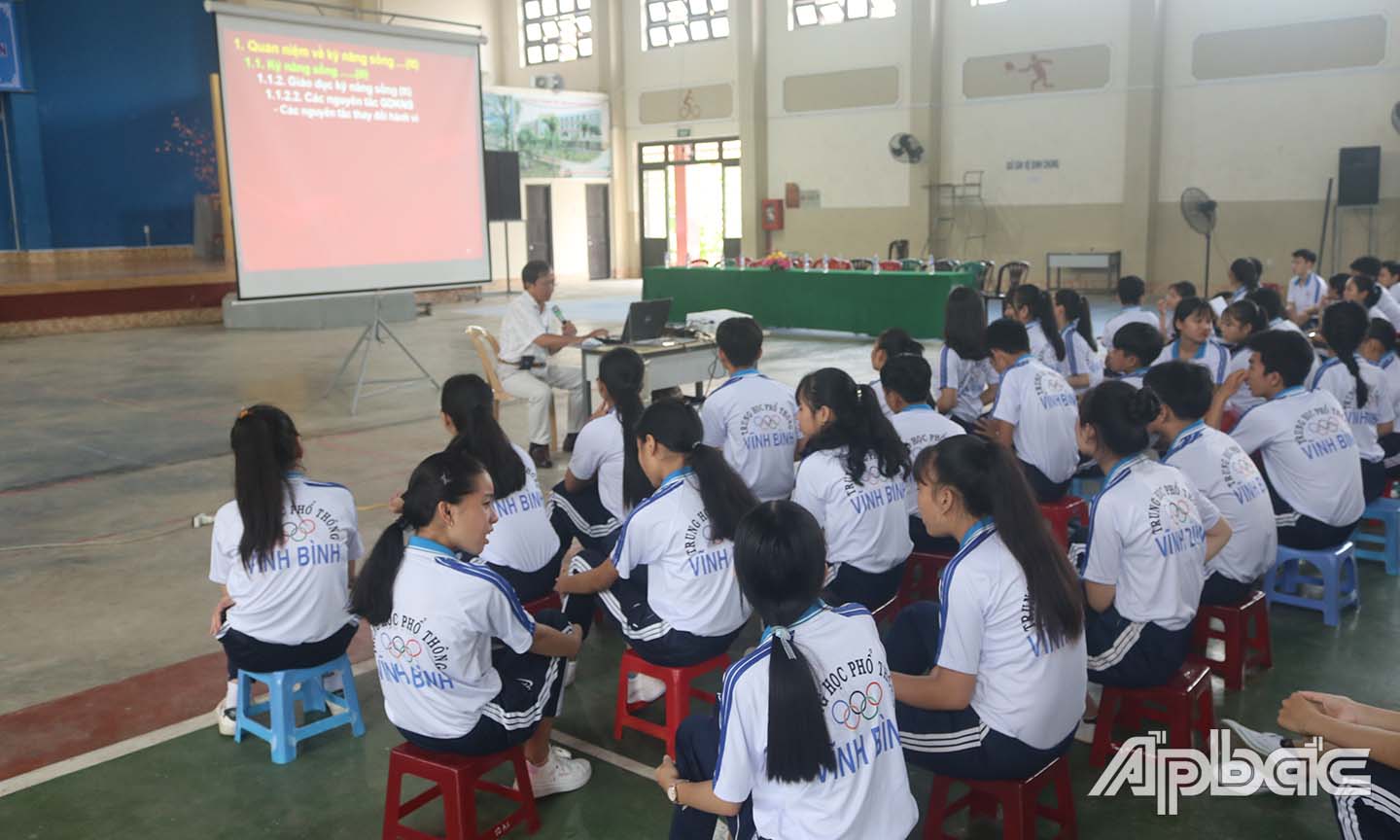 Tư vấn tâm lý, kỹ năng sống cho học sinh Trường THPT Vĩnh Bình.