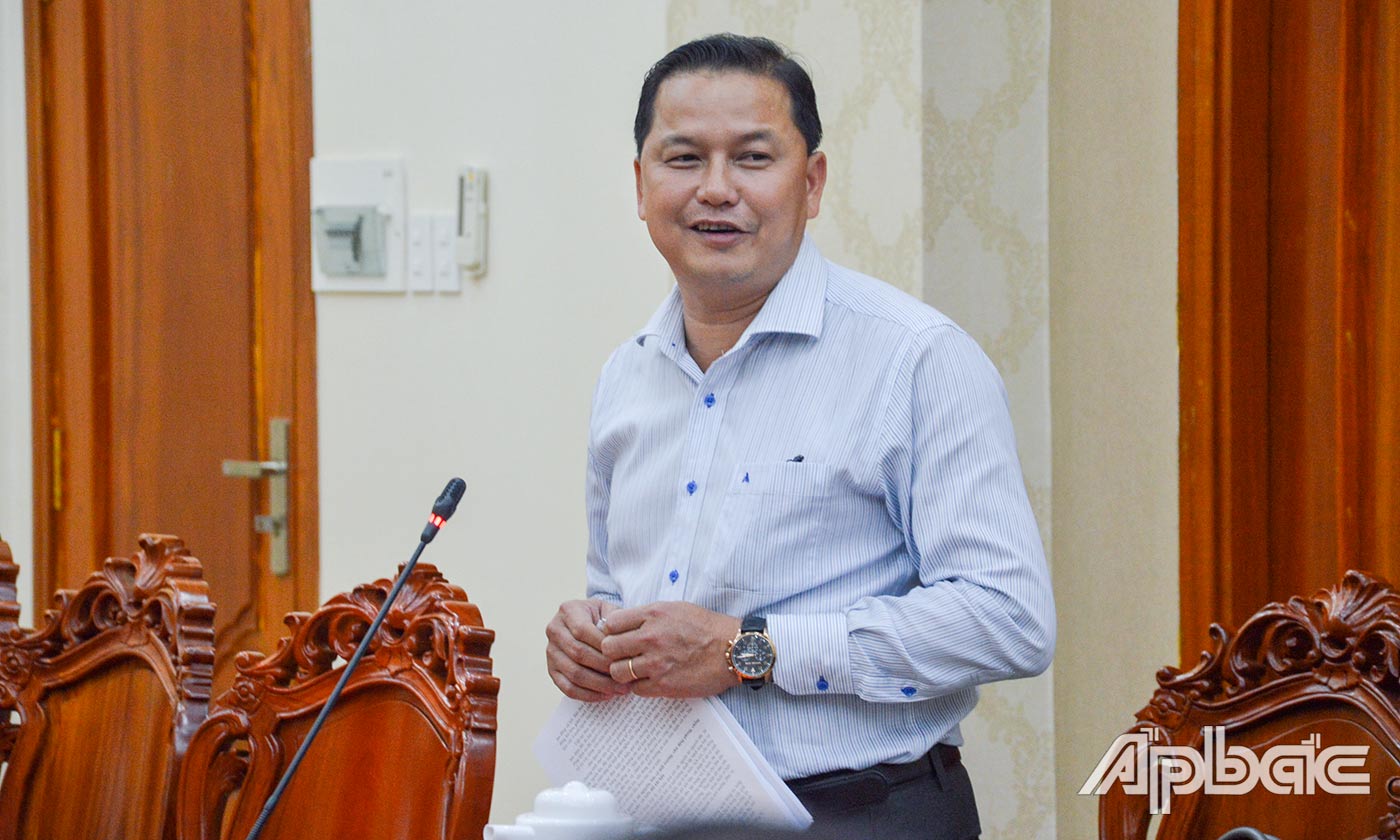 Quyền Giám đốc Sở Kế hoạch và Đầu tư Nguyễn Đình Thông nêu Dự thảo Báo cáo chính trị (lĩnh vực kinh tế - xã hội)