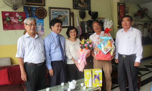 Đoàn đến thăm Cô Đồng Thị Bạch Tuyết, nguyên Giám đốc Sở GD-ĐT.