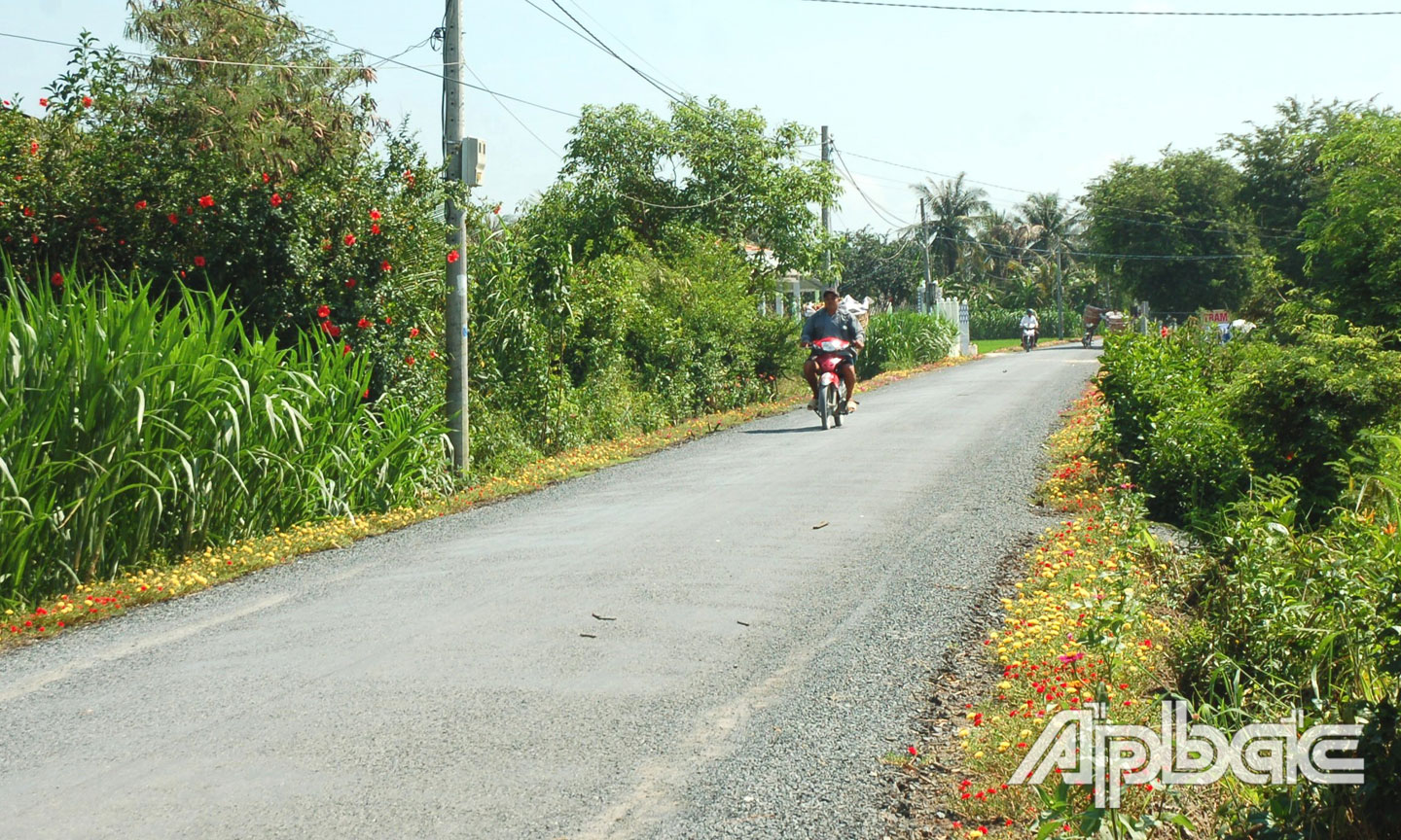 Tuyến đường xanh - sạch - đẹp  ở ấp Bình Thọ 1, do Hội LHPN xã thực hiện.