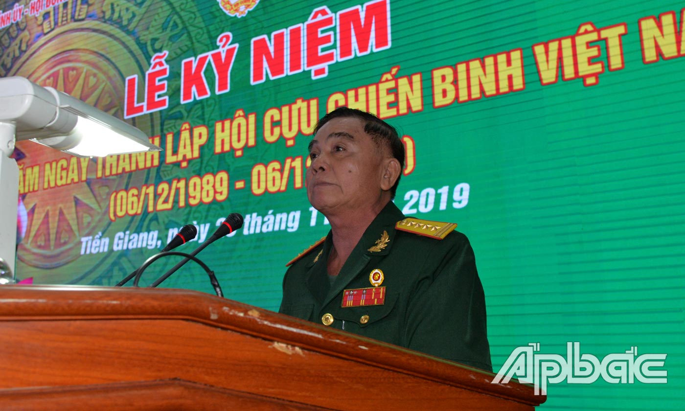 Đồng chí Lương Quốc Thọ, Chủ tịch Hội CCB tỉnh phát biểu ôn truyền thống.