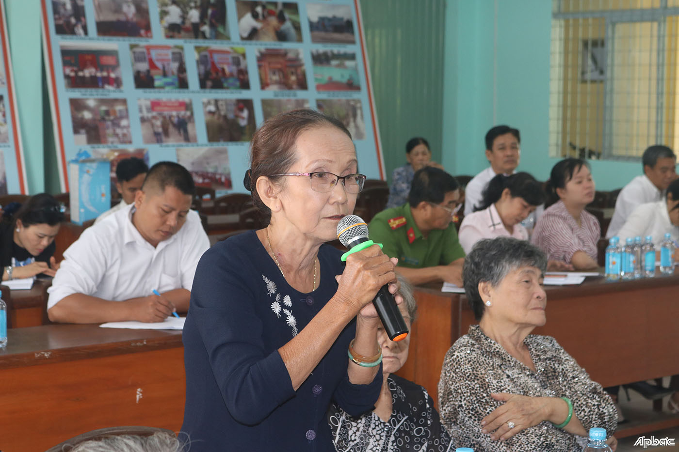Vinh Kim commune voters expressed their opinions at the meeting