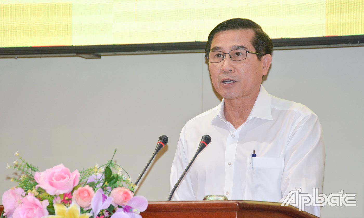 Đồng chí Lê Văn Hưởng phát biểu chào mừng hội nghị.