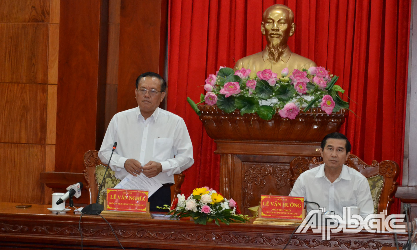 Phó Chủ tịch Thường trực UBND tỉnh Lê Văn Nghĩa phát biểu tại hội nghị.