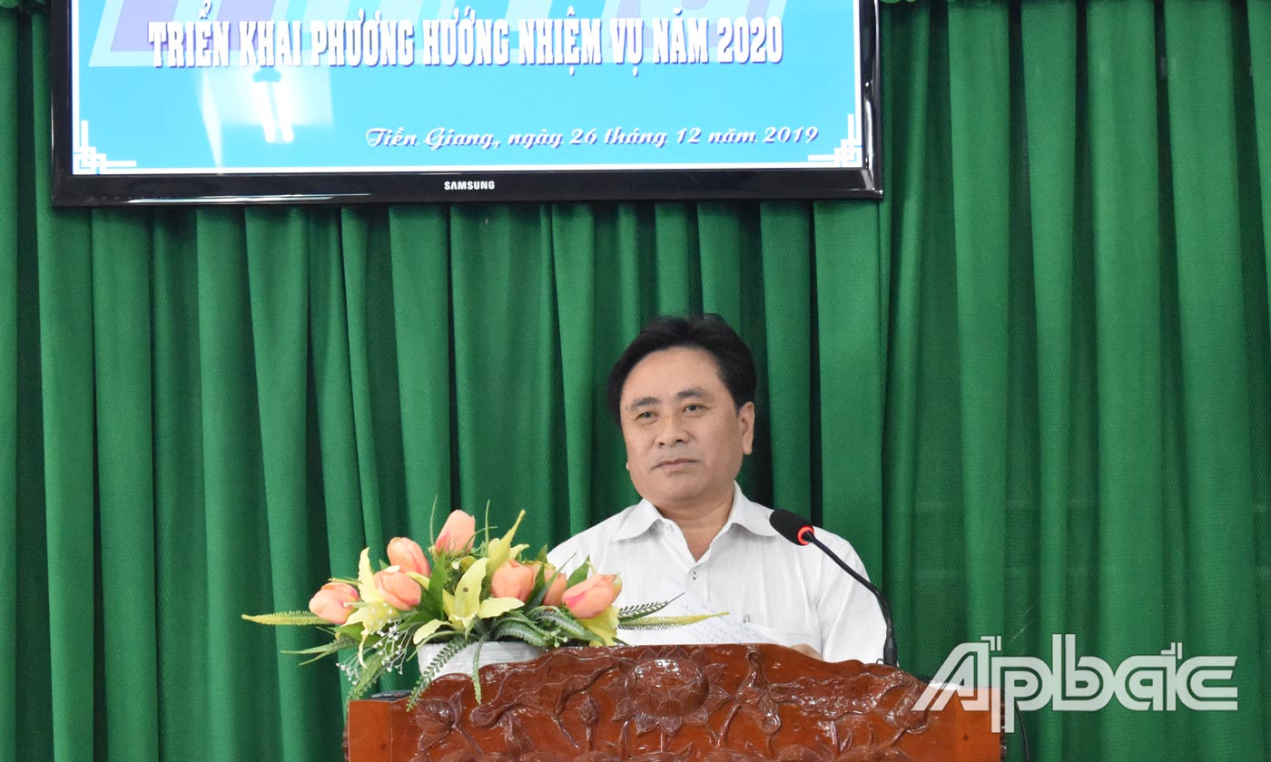 Phó Chủ tịch UBND tỉnh Trần Văn Dũng phát biểu tại hội nghị tổng kết của Đài PT&TH Tiền Giang.