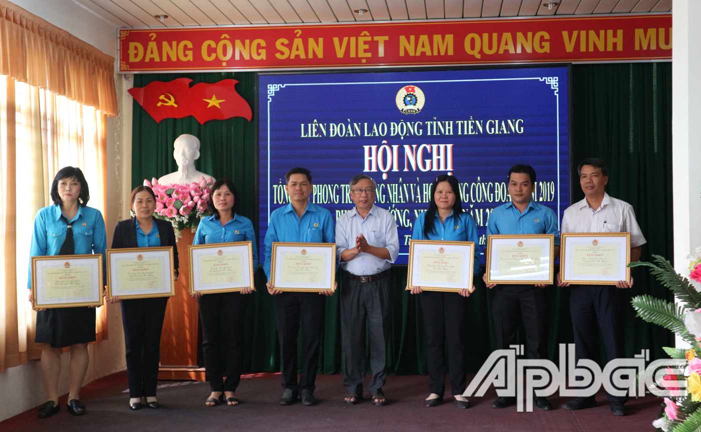 Các tập thể nhận Bằng khen của Tổng LĐLĐ Việt Nam