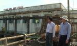 Chairman of the Tien Giang People's Committee checks the works to prevent salinity intrusion