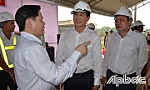 Bộ trưởng Nguyễn Văn Thể: Thăm, tặng quà tết công nhân cao tốc Trung Lương - Mỹ Thuận
