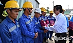Bí thư Tỉnh ủy tặng quà công nhân cao tốc Trung Lương - Mỹ Thuận