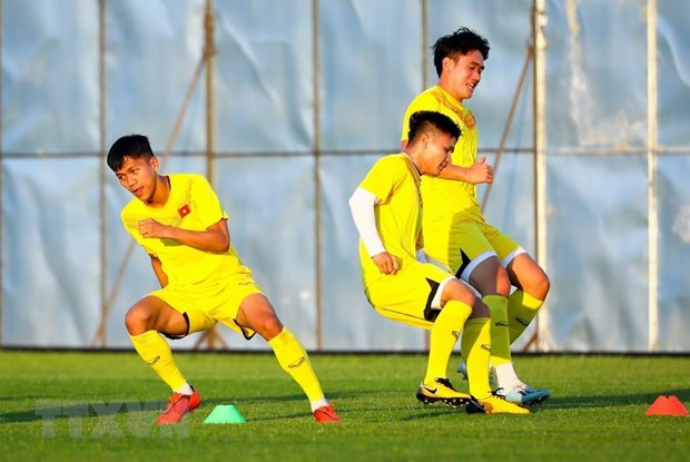 U23 Việt Nam nỗ lực tập luyện trước trận gặp U23 UAE. (Ảnh: Hoàng Linh/TTXVN)