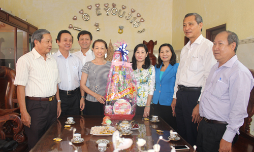 Đoàn thăm và chúc Tết Công ty TNHH Long Việt. 