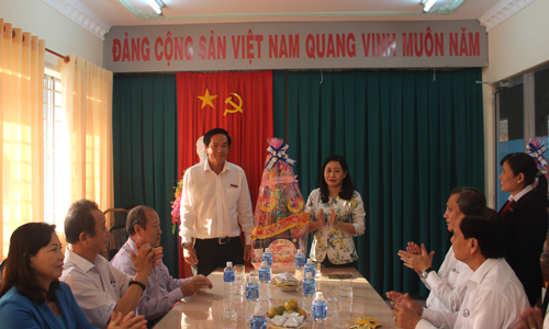 Đoàn thăm và chúc Tết Ngân hàng Agribank Tiền Giang chi nhánh huyện Chợ Gạo.