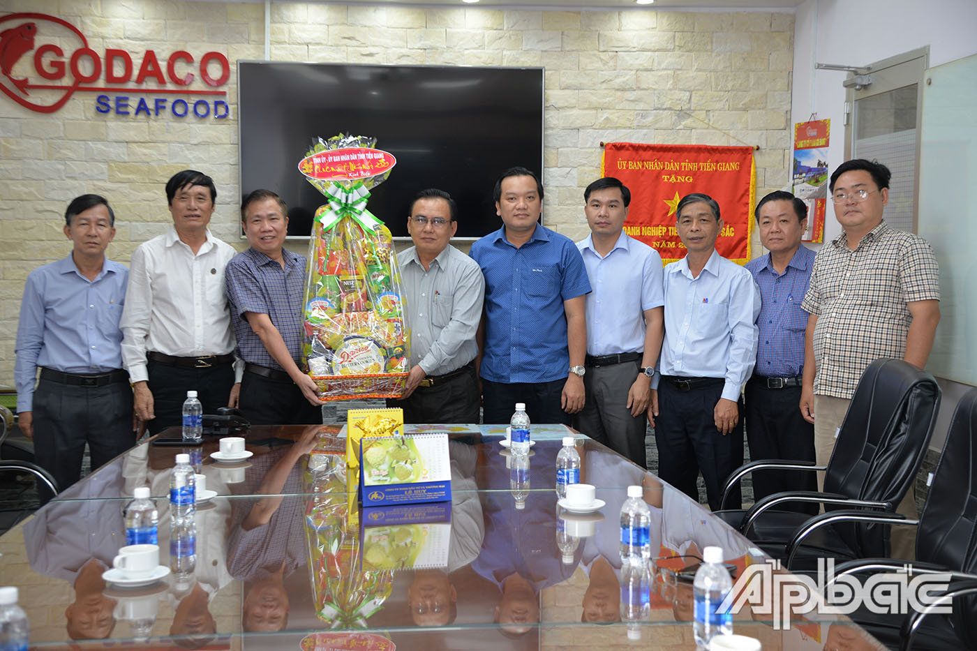 Mr. Vo Van Binh and the delegation visited and wished Tet a holiday to Go Dang Joint Stock Company.