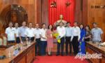 Chairman of Tien Giang People's Committee Le Van Huong works with the Provincial Business Association