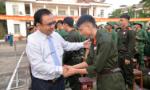 Đồng chí Võ Văn Bình dự Lễ giao nhận quân tại huyện Cái Bè