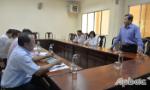 Chairman of the PPC Le Van Huong works with the provincial Vietnam Fatherland Front Committee