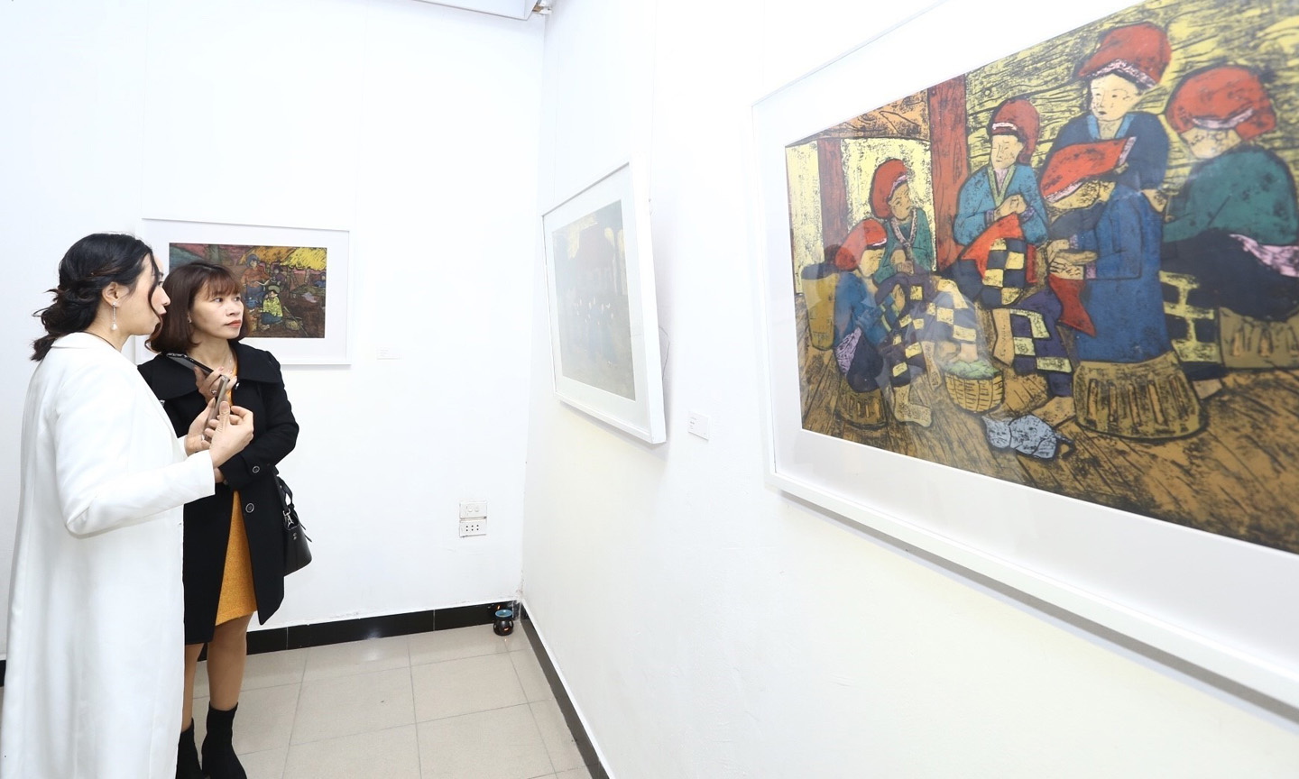 The exhibition features 70 artworks of various genres (Photo: VNA)
