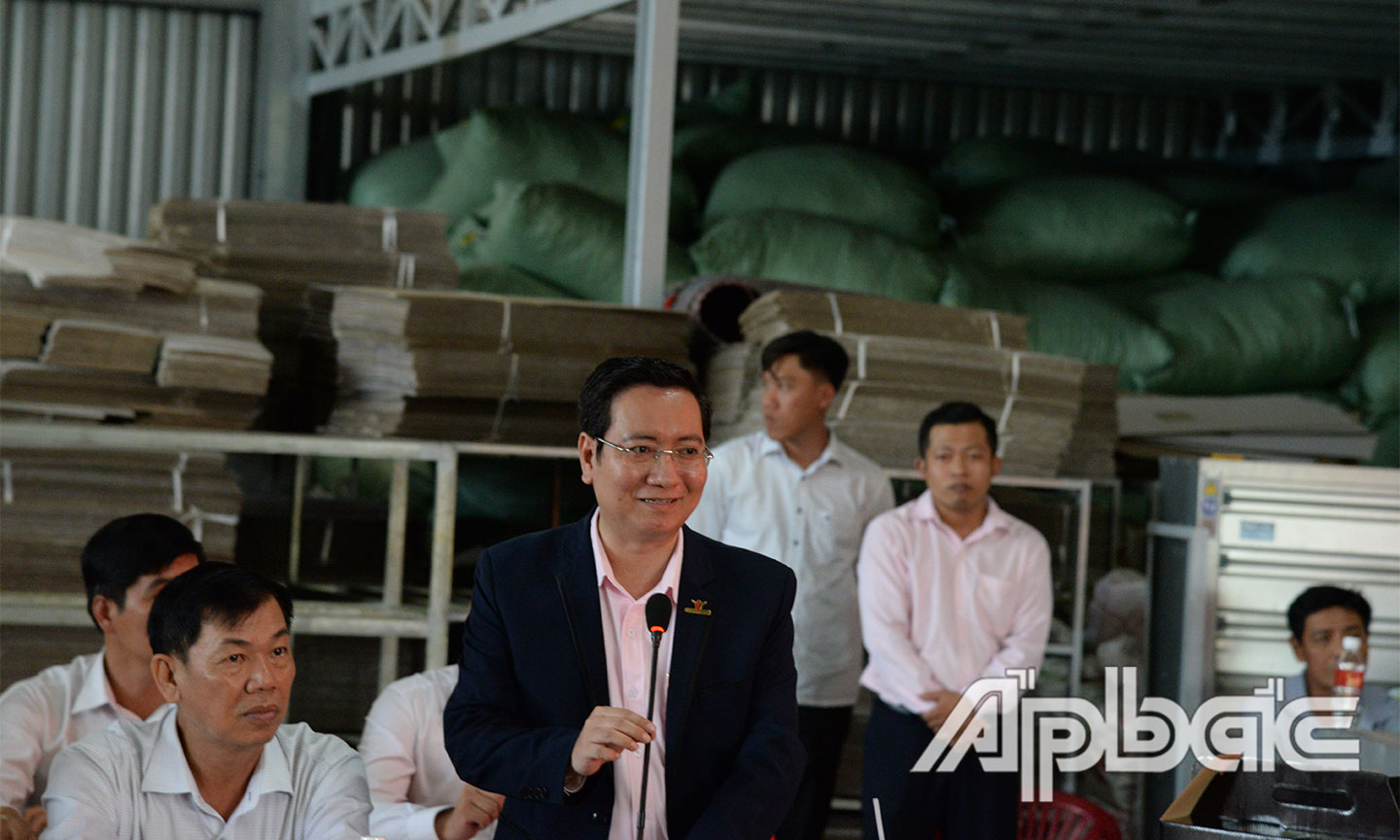 Ông Nguyễn Đình Tùng phát biểu tại buổi tiếp và làm việc với đồng chí Nguyễn Xuân Cường và đoàn công tác.