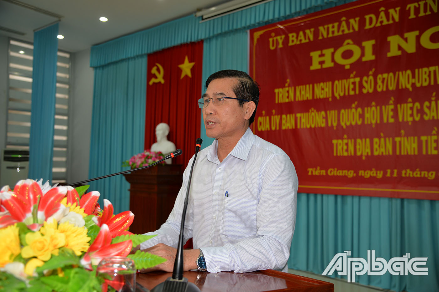 Đồng chí Lê Văn Hưởng  phát biểu tại hội nghị