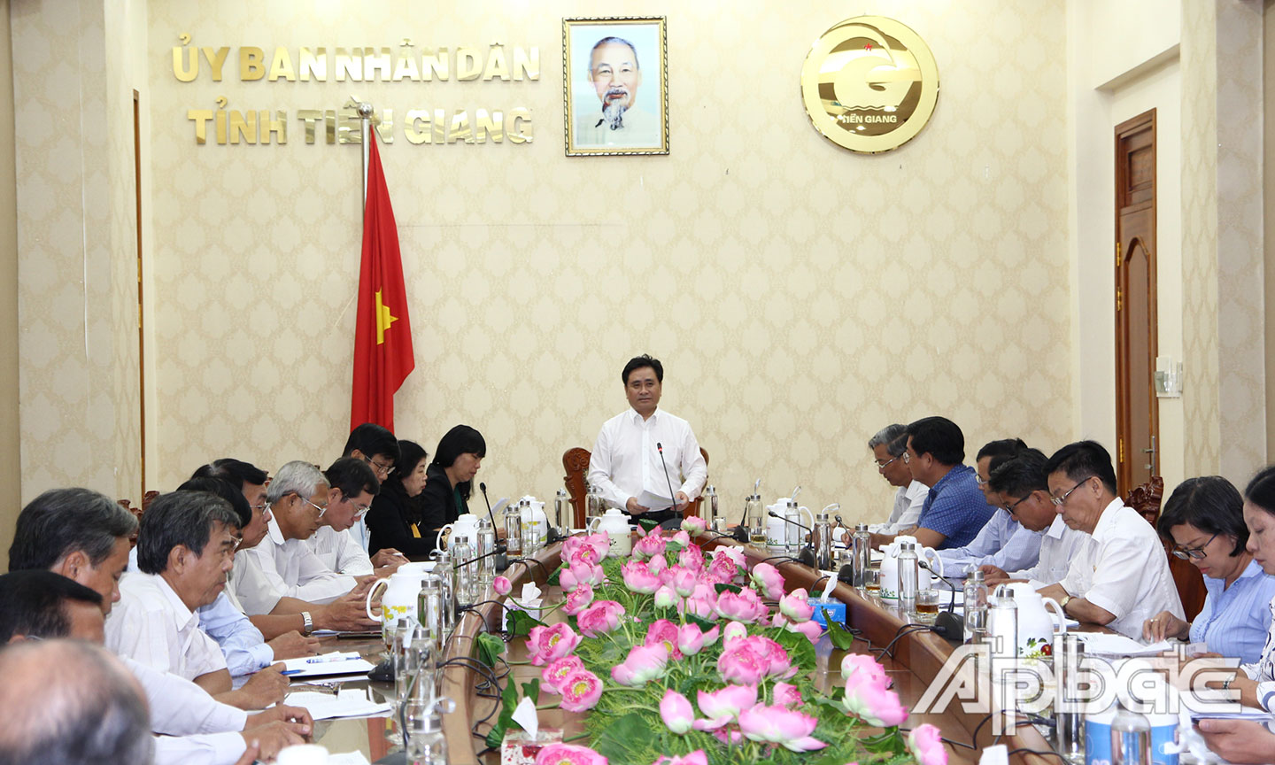 Đồng chí Trần Văn Dũng phát biểu chỉ đạo tại cuộc họp. 