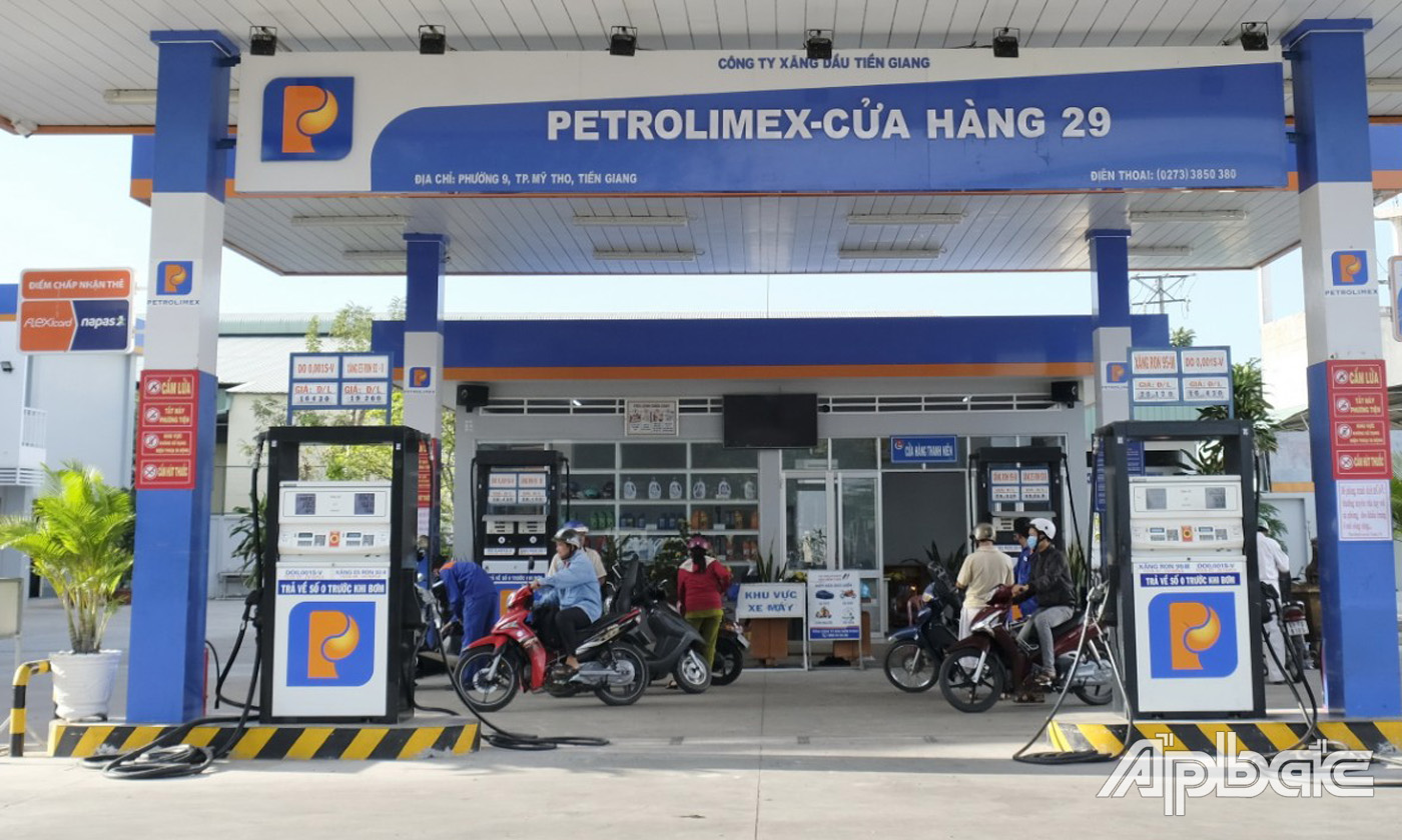 Nhận diện mới của cửa hàng xăng dầu Petrolimex Tiền Giang.